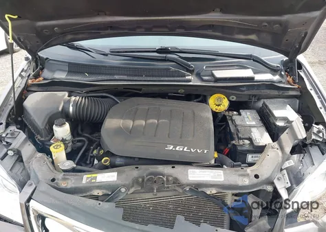 2016 Chrysler Town & Country Touring z USA, uszkodzony, nr VIN 2C4RC1BG2GR187241